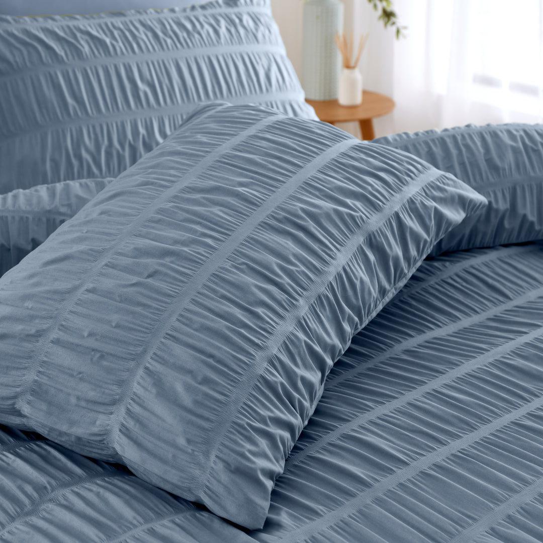 Catherine Lansfield Seersucker Reversible Duvet Cover & Pillowcase Set