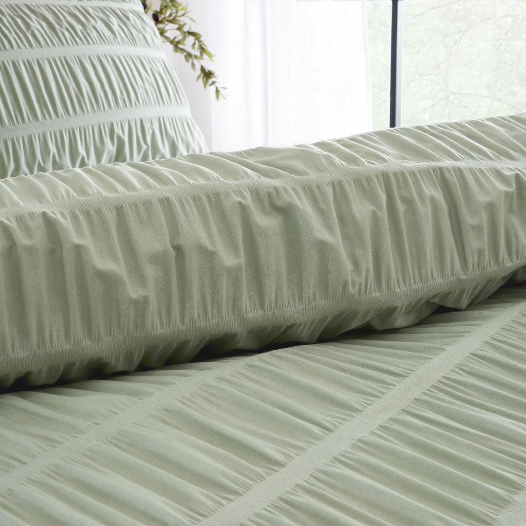 Catherine Lansfield Seersucker Reversible Duvet Cover & Pillowcase Set